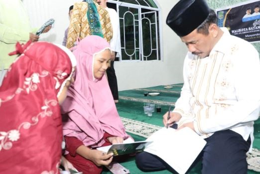 Safari Ramadhan, Muhammad Rudi Berbuka Puasa dan Shalat Tarawih Bersama Warga di Tanjung Sengkuang