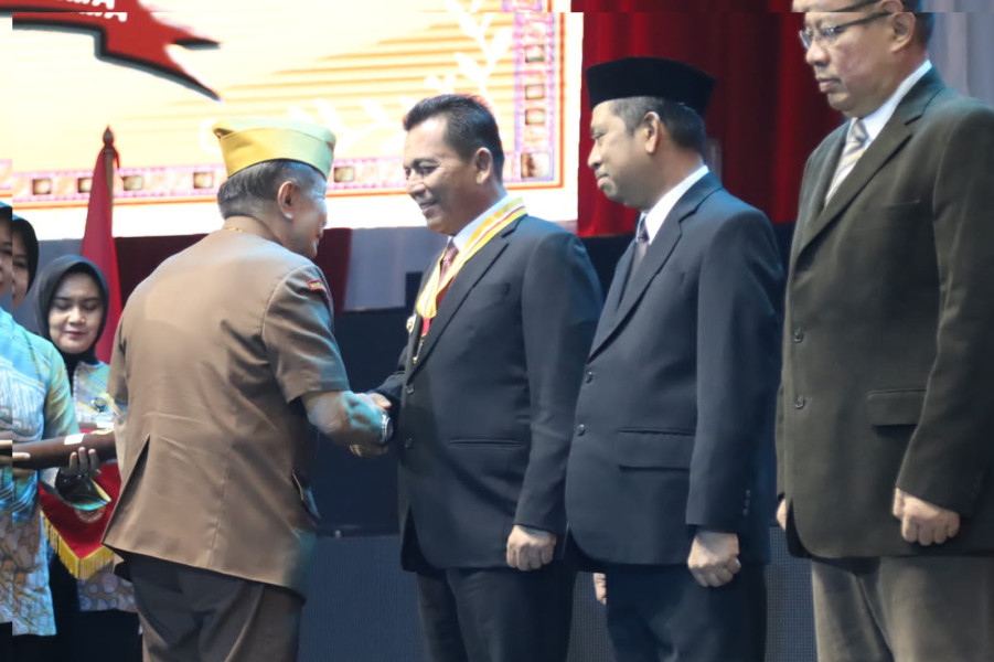 Gubernur Kepri Terima Anugerah Bintang Legiun Veteran RI