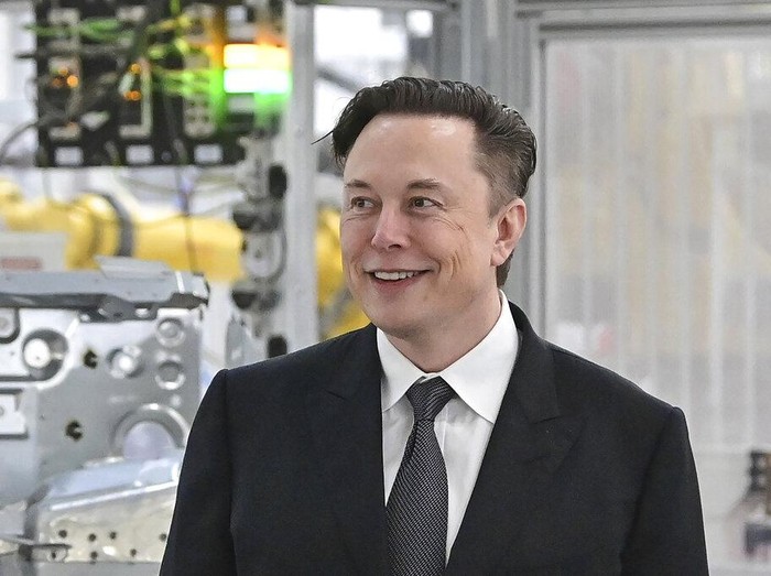 Elon Musk Wajibkan Karyawan Tesla WFO