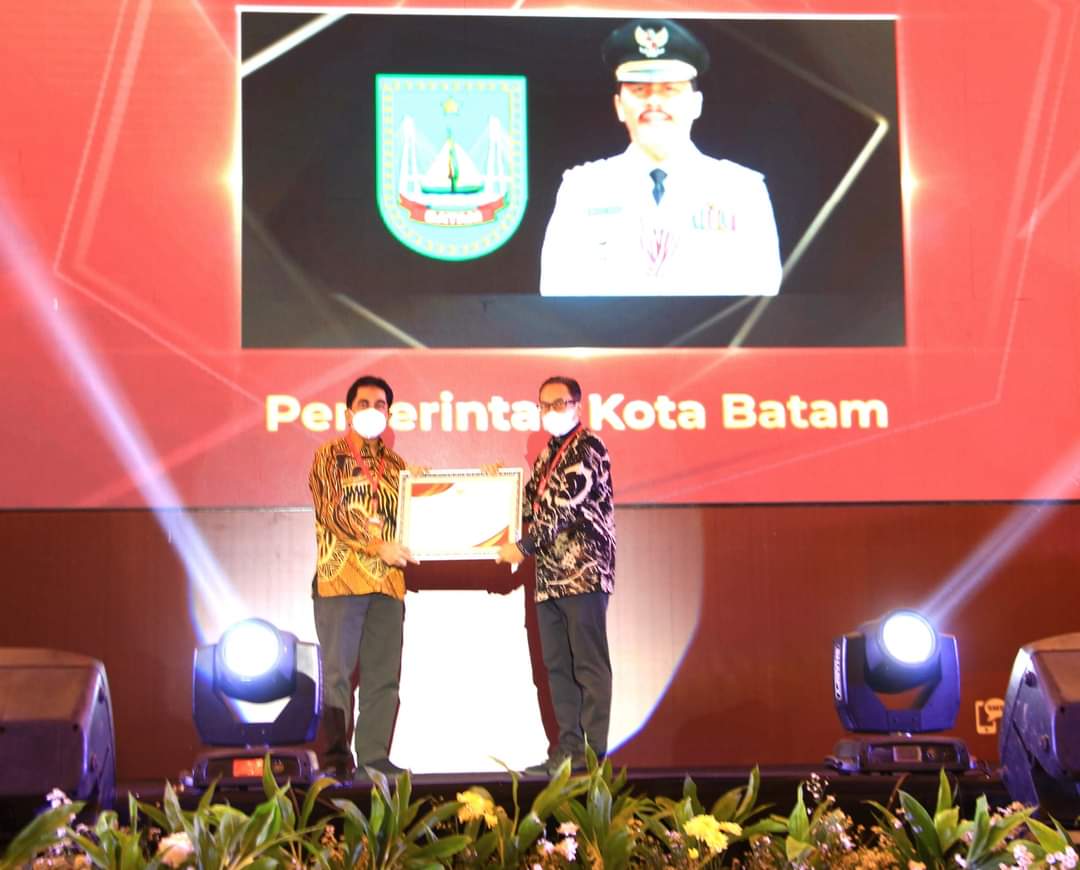 Pemko Batam Terima Penghargaan Pada Kompetisi Pengelolaan Pengaduan Pelayanan Publik Terbaik Se-Indonesia