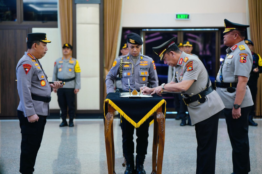 Sertijab di Mabes Polri, Brigjen Yan Fitri Resmi Jabat Kapolda Kepri