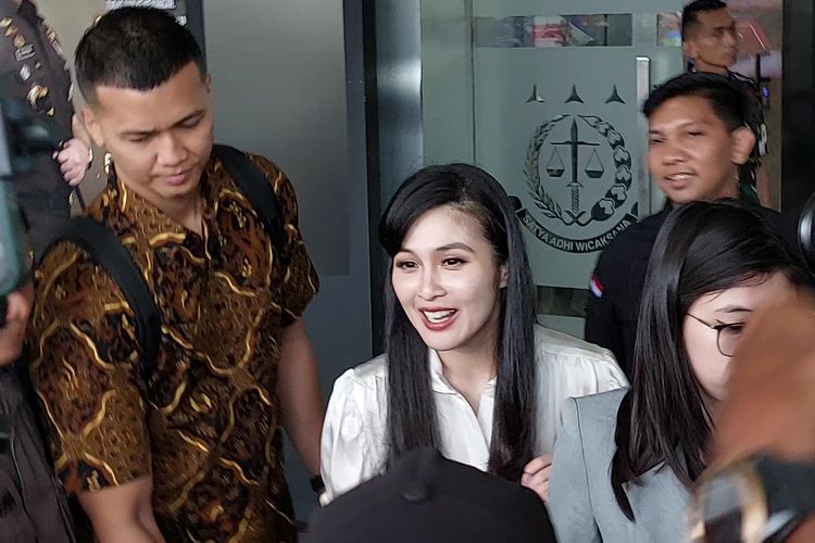 Asisten Pribadi Dicecar Kejagung soal Penghasilan Sandra Dewi