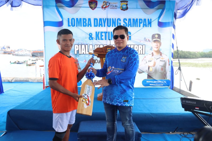 Hari Bhayangkara ke-80, Polda Kepri Hidupkan Tradisi Maritim Lewat Lomba Dayung Sampan dan Ketinting