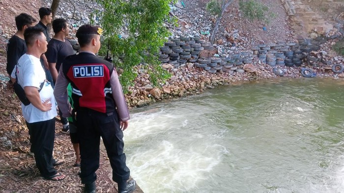 Bocah 8 Tahun di Batam Tewas Tenggelam Saat Berenang di Parit Besar