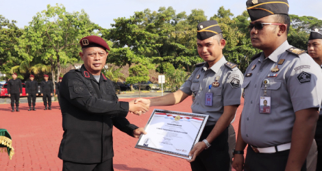 Lapas Batam Gelar Apel Siaga Jelang Nataru, Sematkan PIN WBK dan Tanda Kenaikan Pangkat