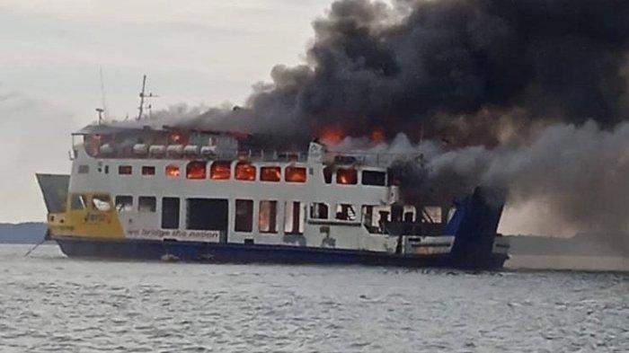 Kapal Roro KMP Tandeman Terbakar di Perairan Punggur Batam