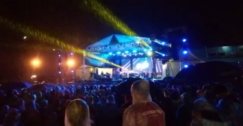 Ribuan Penonton Antusias Saksikan Konser Juicy Luicy di Melayu Square Tanjungpinang