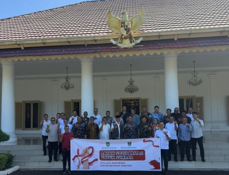 Pemko Batam Bersama TNI AL Kodaeral IV Koarmada RI Salurkan Donasi Bencana Alam ke Sumatera Barat