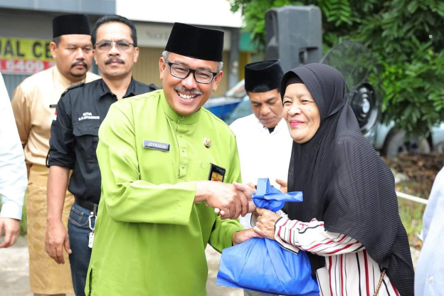 1.350 Paket Sembako Murah Dibagikan di Kelurahan Kibing