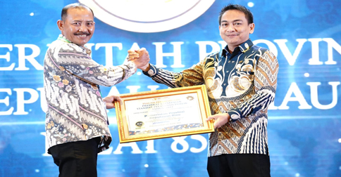 Standar Pelayanan Publik Kategori Baik, Pemprov Kepri Terima Penghargaan dari Ombudsman RI