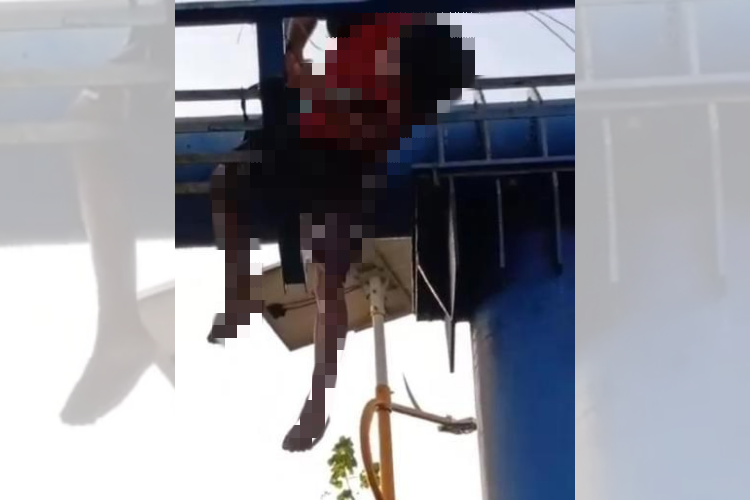 Seorang Pemulung Tewas Tergantung di Papan Reklame Simpang Frengky Batam