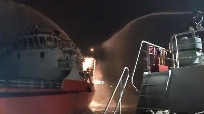 Kapal BBM Pertamina Terbakar di Perairan Tanjunguban Bintan Kepri