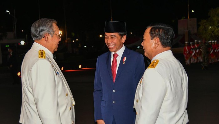 Momen Akrab Penuh Tawa SBY-Jokowi-Prabowo saat Defile TNI di Parade Senja