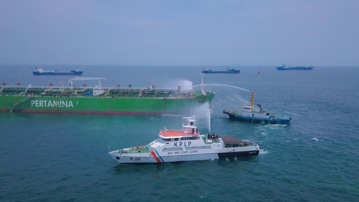 Kemenhub Gelar Latihan Gabungan Cara Tangani Pencemaran Minyak di Laut