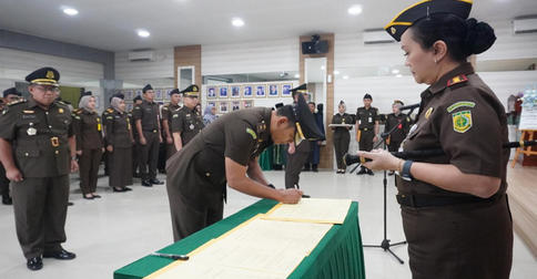 Serah Terima Jabatan di Kejari Tanjungpinang, Yulius Dasa Saputra dan Imam Asyhar Diganti