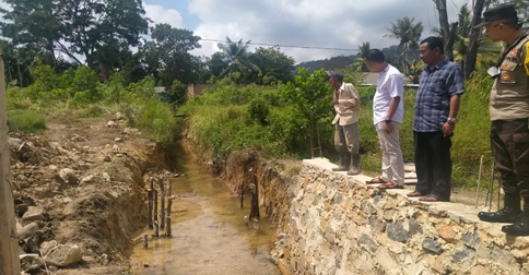 Dituding Penyebab Banjir, Lurah Datangi Proyek Drainase Gunung Lengkuas