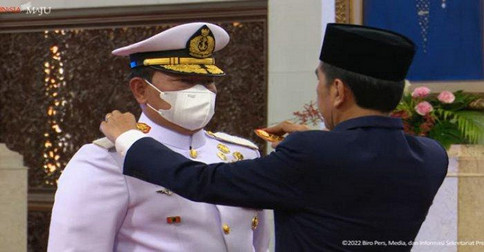 Jokowi Lantik Laksamana Yudo Margono sebagai Panglima TNI