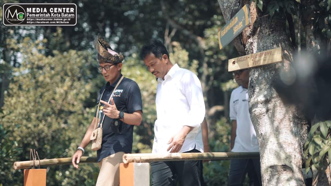 Menteri Sandiaga Uno Puji Desa Wisata Bakau Serip Terbaik