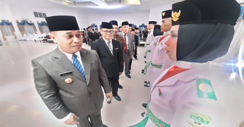 Bupati Nizar Kukuhkan 32 Anggota Paskibra Upacara HUT RI ke-77 di Lingga