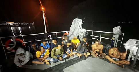 Tim F1QR Lanal TBK Amankan 12 PMI Non Prosedural, Tekong dan ABK Speedboat di Perairan Pulau Asam Karimun