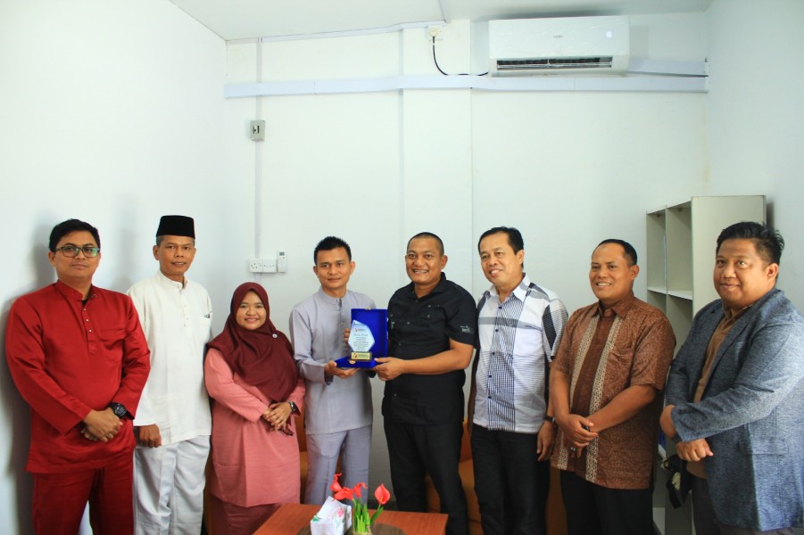 Penyelenggaraan Pilkada Sukses dan Lancar, Bawaslu Berikan Penghargaan SMSI Kepri