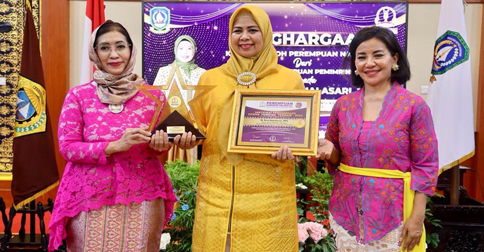 Dewi Ansar Terima Penghargaan Dewan Pembina PPI Terbaik Nasional 2022