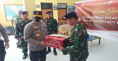 Polda Kepri Salurkan 770 Paket Sembako di Pulau-pulau Terdepan Indonesia