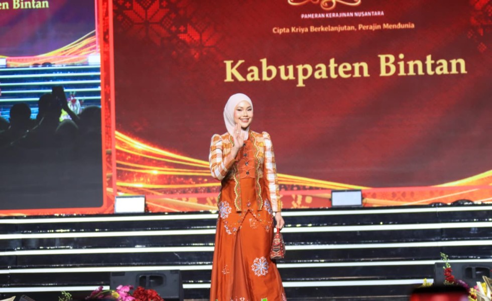Tampil Smart Casual, Hafizha Kenakan Batik Motif Otak-Otak di Parade Kriyanusa 2026