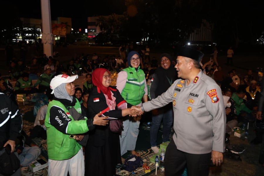Kapolda Kepri Hadiri Doa Bersama dan Seribu Lilin untuk Dua Driver Ojol yang Gugur di Batam