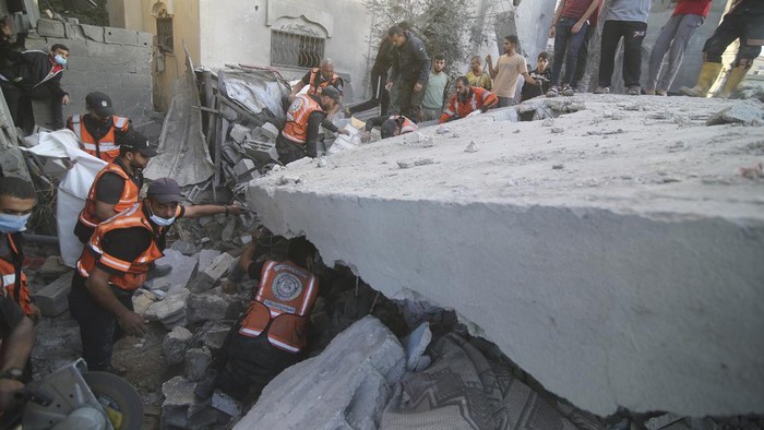 Serangan Israel Bikin Seribu Orang di Jalur Gaza Tertimbun Reruntuhan