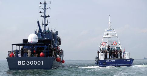 Jaga Keamanan Perbatasan, Bea dan Cukai Bersama SPCG Gelar Rendezvous at Sea