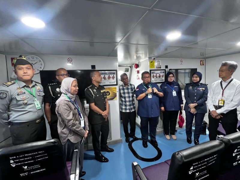 KJRI Johor Bahru Pasang Papan Informasi KSATRIA di Kapal Feri Jalur Johor–Indonesia