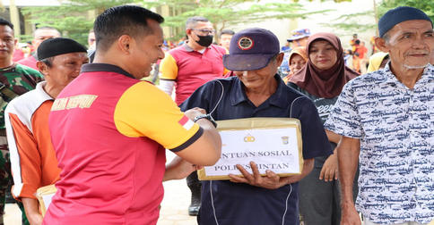 Bantuan sembako untuk masyarakat Bintan dari Polres Bintan