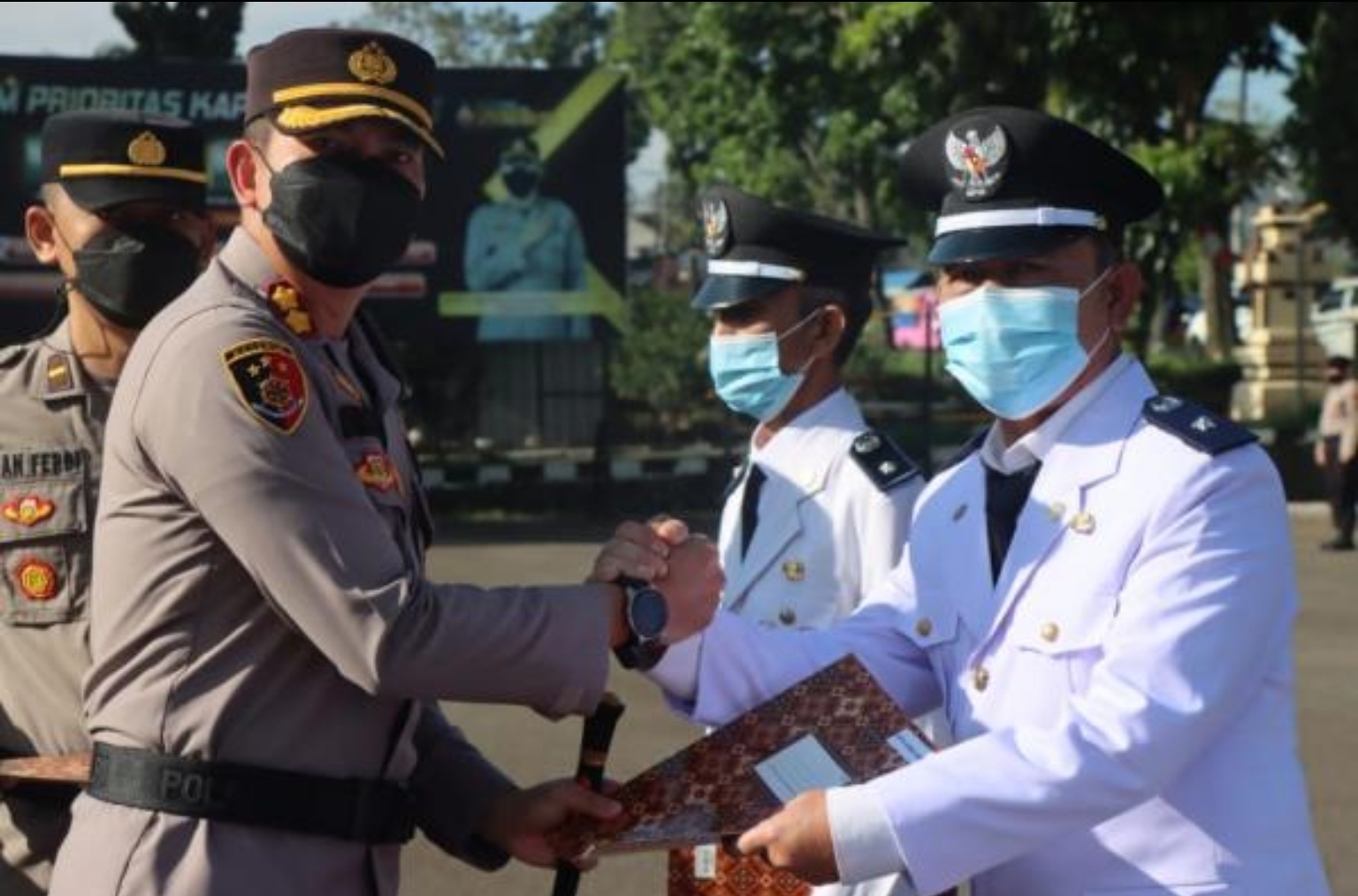Sejumlah Purnawirawan Polri Jabat Kepala Desa Dapat Penghargaan dari Kapolres