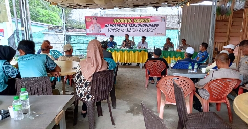 Wakapolresta Tanjungpinang Ngobrol Bareng Masyarakat Kelurahan Kampung Baru