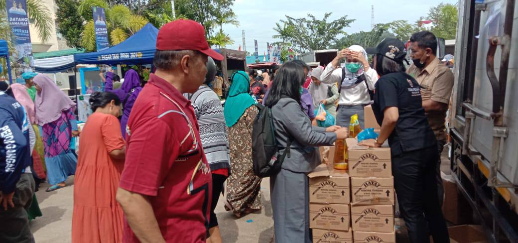 Hari Pertama Operasi Pasar di Kecamatan Bengkong Diserbu Warga