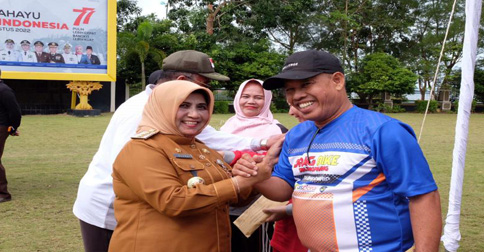 Rahma Beri Penghargaan kepada Purnabakti PNS Kota Tanjungpinang