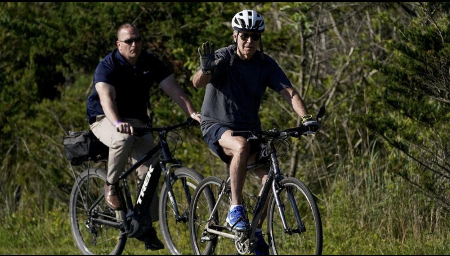 Presiden AS Joe Biden Jatuh Saat Bersepeda