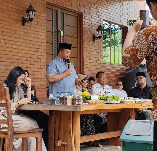 Rayakan Ulang Tahun ke-50, Ketua DPRD Kepri Iman Sutiawan Baca Puisi “Doa dari Seberang Samudera”