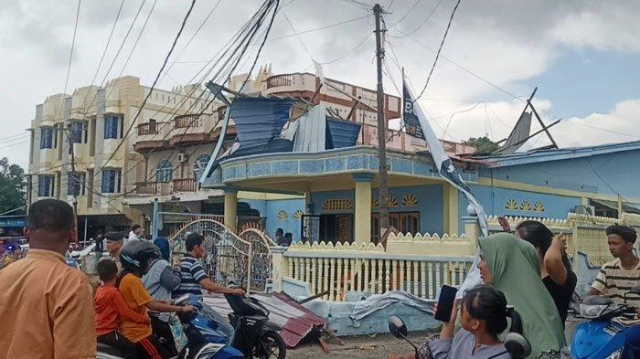 Angin Puting Beliung Rusak Rumah Warga di Karimun Kepri, BMKG Ungkap Ciri-Cirinya