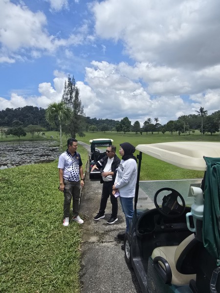 Ketua KONI Batam Sambangi Venue Golf dan Sepak Bola, Pantau Langsung PORKOT VI 2025