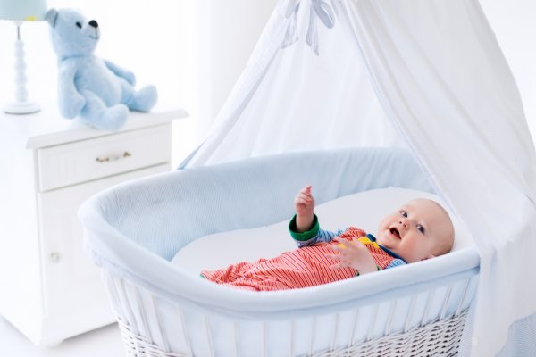 Ini Cara Tidur dan Kondisi Tempat Tidur Bayi yang Disarankan