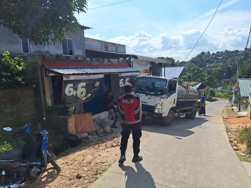 Polresta Barelang Turun Tangan Bantu Warga, Distribusi Air Bersih Hari Ke-9 Berjalan Lancar