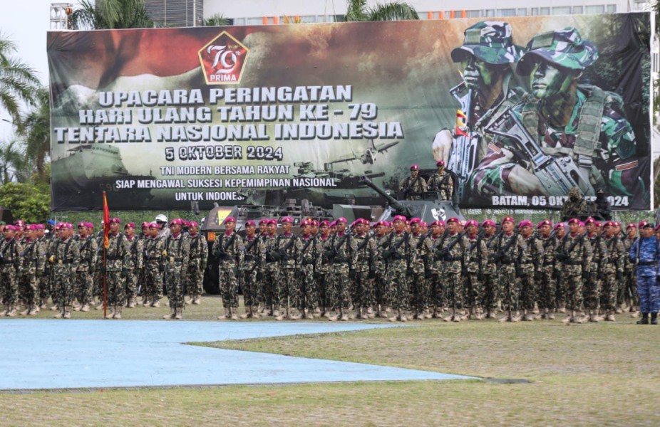 HUT ke-79 TNI di Engku Putri Batam Meriah, Ribuan Warga Saksikan Atraksi Spektakuler