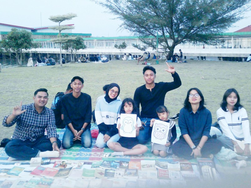 Warga Tanjungpinang Apresiasi Lapak Baca Gratis Kata Halaman di Tepi Laut