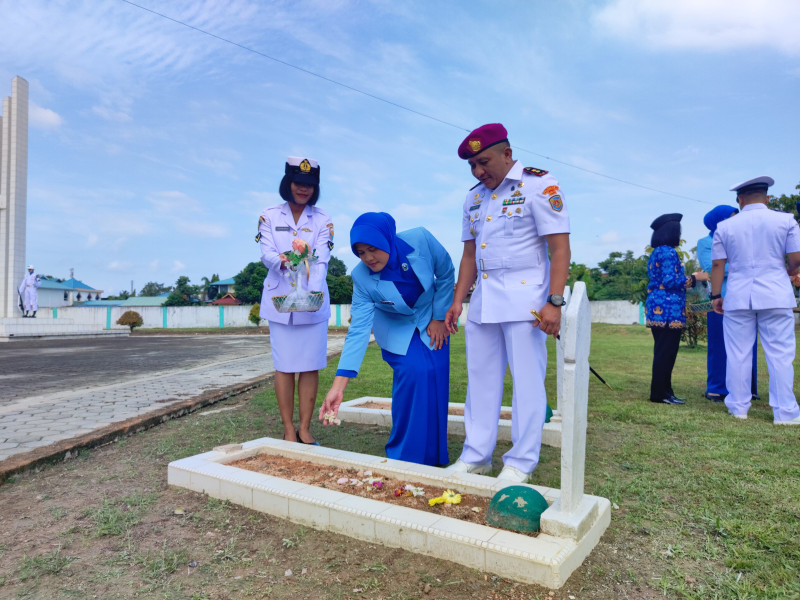 HUT TNI AL, Danyonmarhanlan IV Ziarah ke Makam Pahlawan