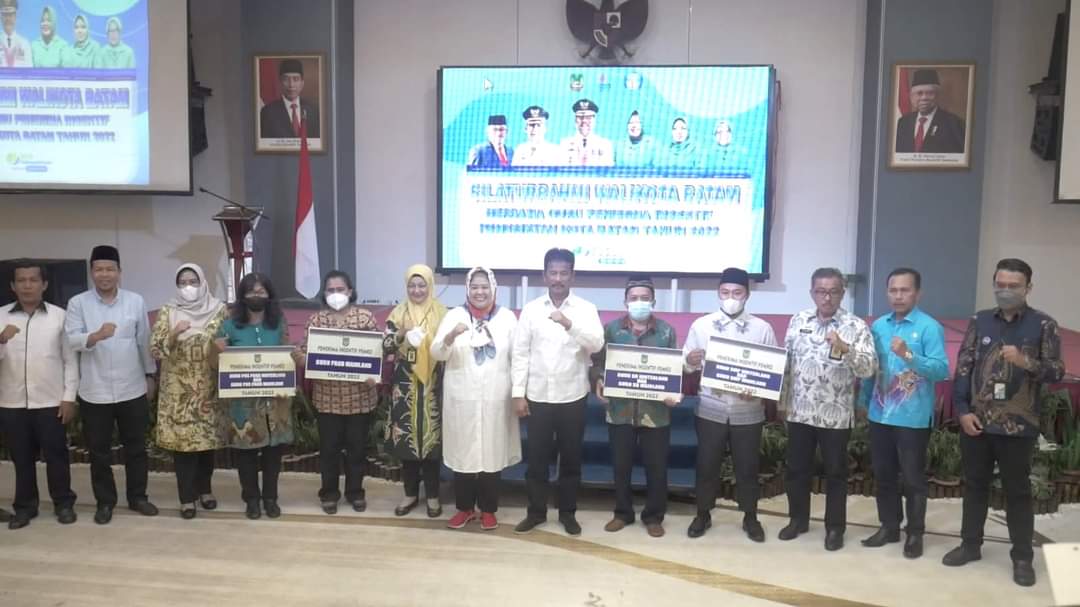 Rudi Salurkan Insentif Pemko Batam untuk 1.242 Guru Swasta di Kecamatan Bengkong Dan Batam Kota