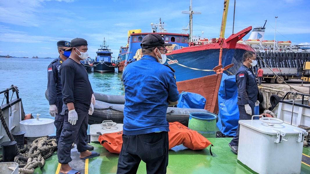 Gerak Cepat KSOP Khusus Batam Evakuasi Mayat Terapung di Perairan Batu Ampar