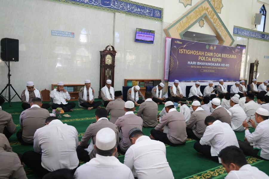 Polda Kepri Gelar Istighosah dan Santunan Anak Yatim Sambut Hari Bhayangkara ke-80