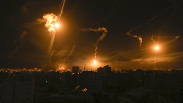 Gerbang Depan RS Al-Shifa Gaza Diserang Israel, Jadi Zona Pertempuran